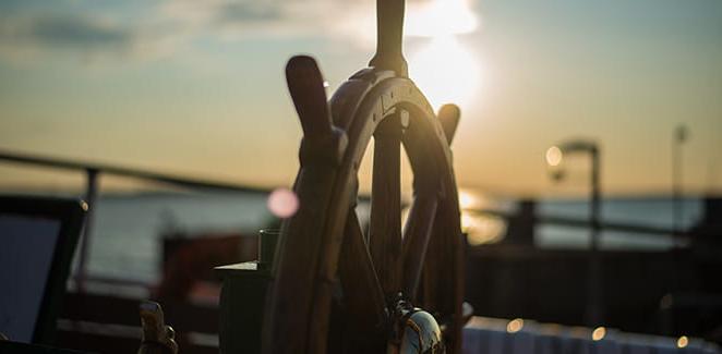 船 wheel at sunset